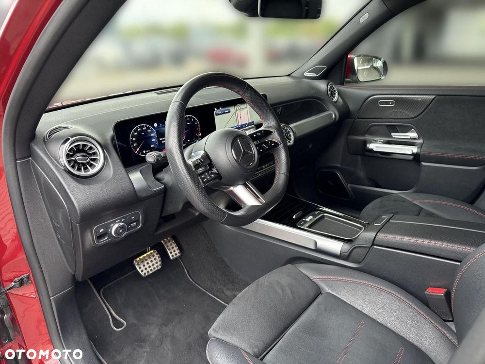 Mercedes-Benz GLB - 11