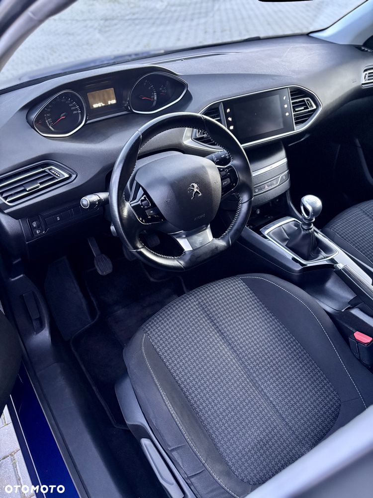 Peugeot 308 - 8
