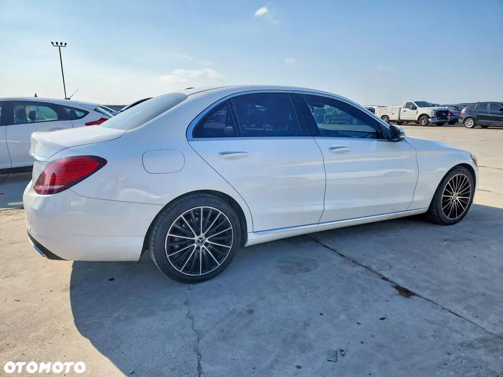 Mercedes-Benz Klasa C 300 4Matic 9G-TRONIC Exclusive - 4