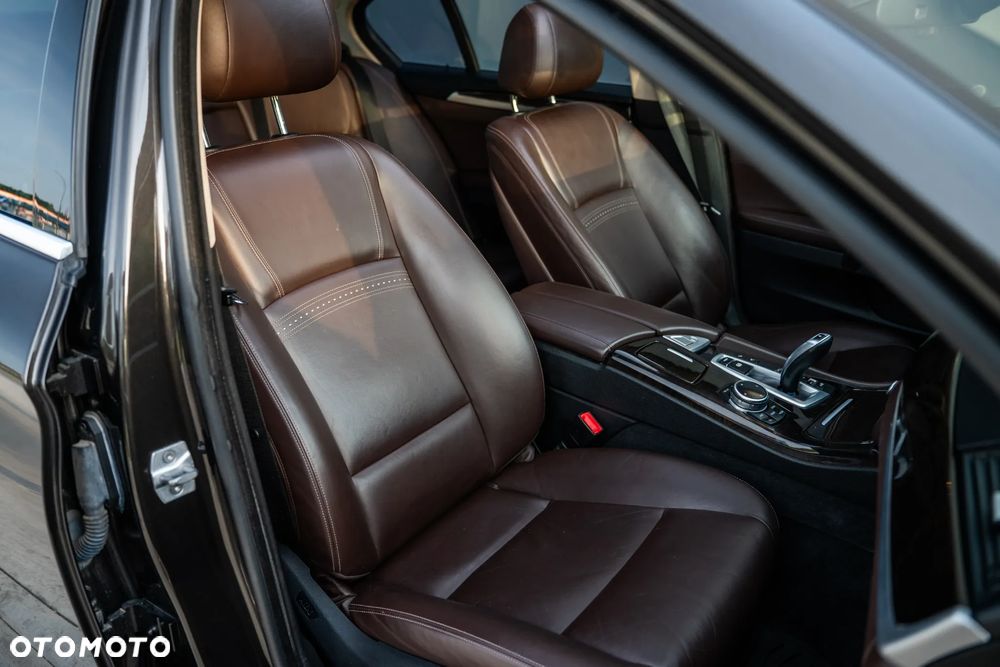 BMW Seria 5 535i xDrive - 17