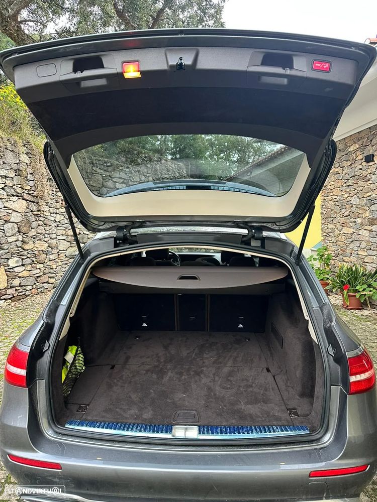 Mercedes-Benz E 220 d T 9G-TRONIC Exclusive - 3