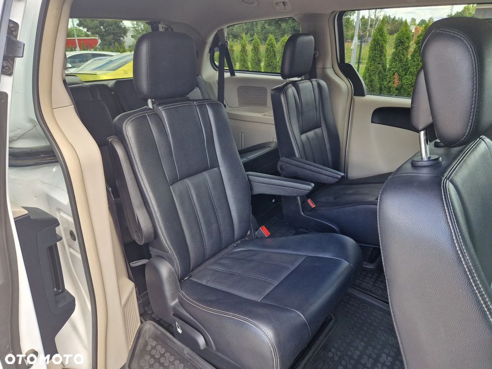 Chrysler Town & Country 3.6 Limited - 18