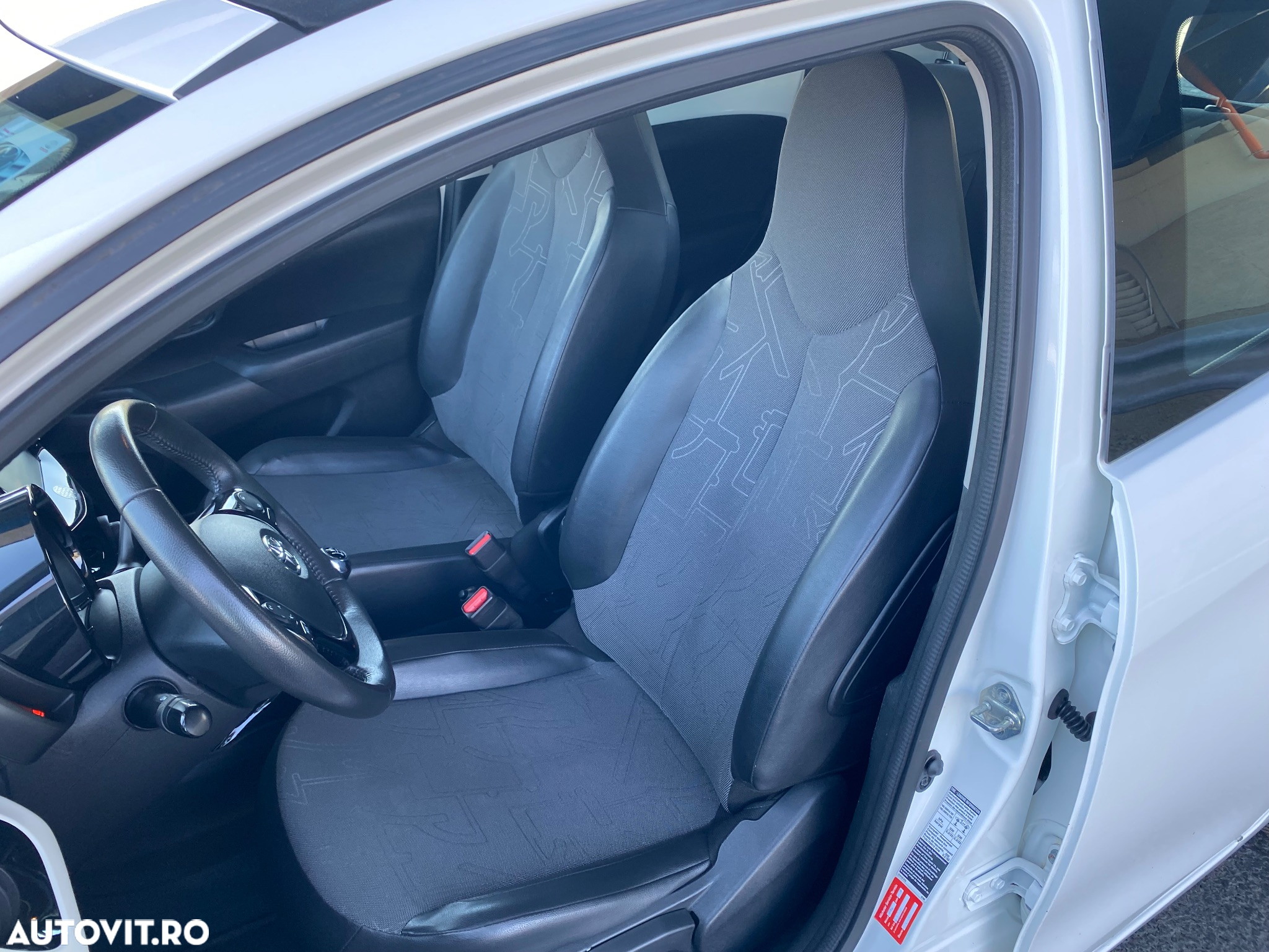 Toyota Aygo 1.0 X - wave - 13
