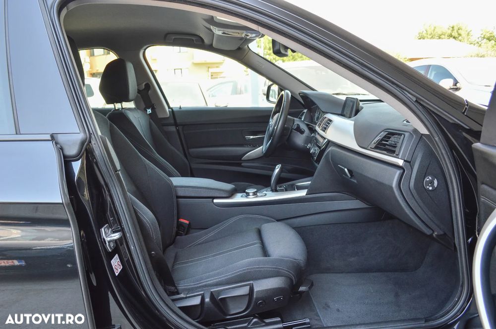 BMW Seria 3 320d Aut. Sport Line - 32