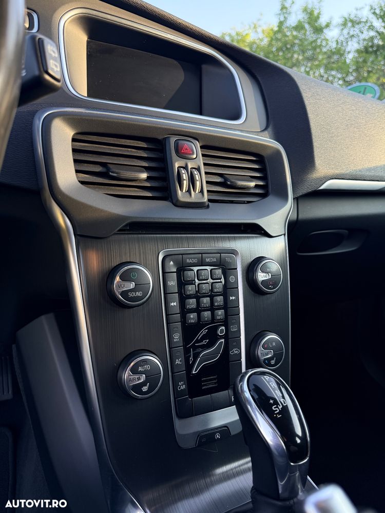 Volvo V40 D3 Geartronic Summum - 14