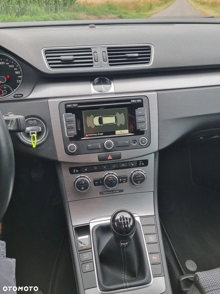 Volkswagen Passat 2.0 TDI DPF BlueMotion Technology Highline - 12