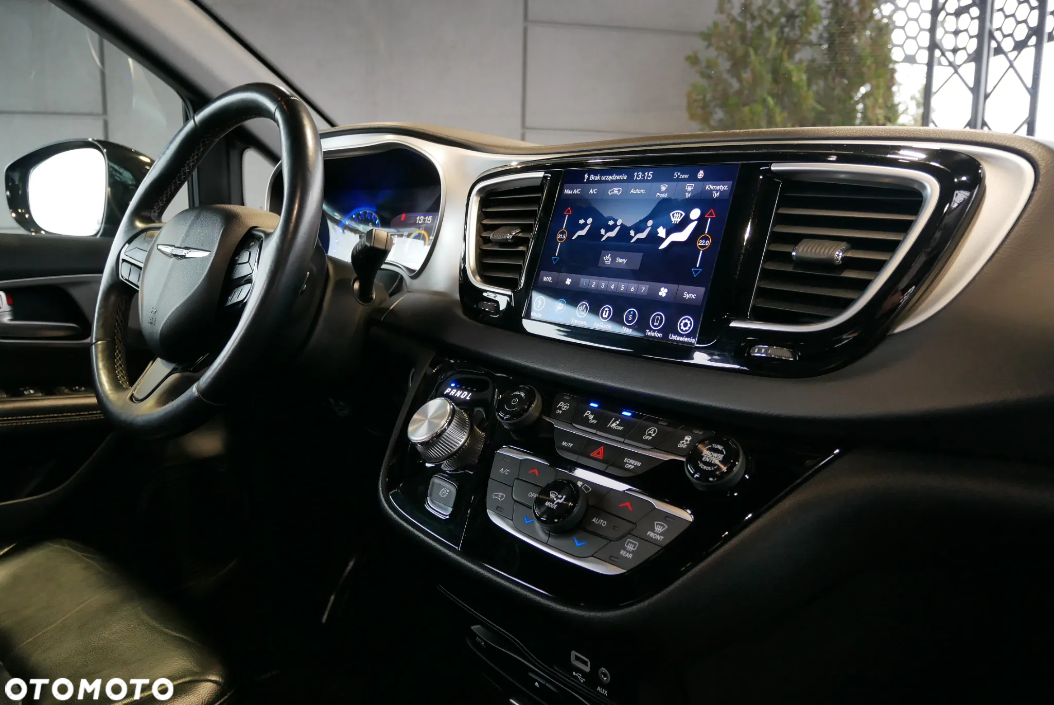 Chrysler Pacifica - 27