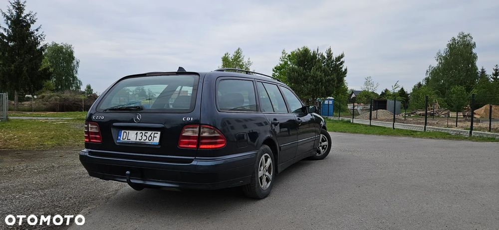 Mercedes-Benz Klasa E 220 T CDI Classic - 3