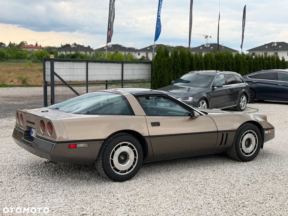 Chevrolet Corvette - 10
