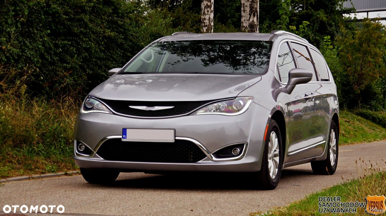 Chrysler Pacifica - 2