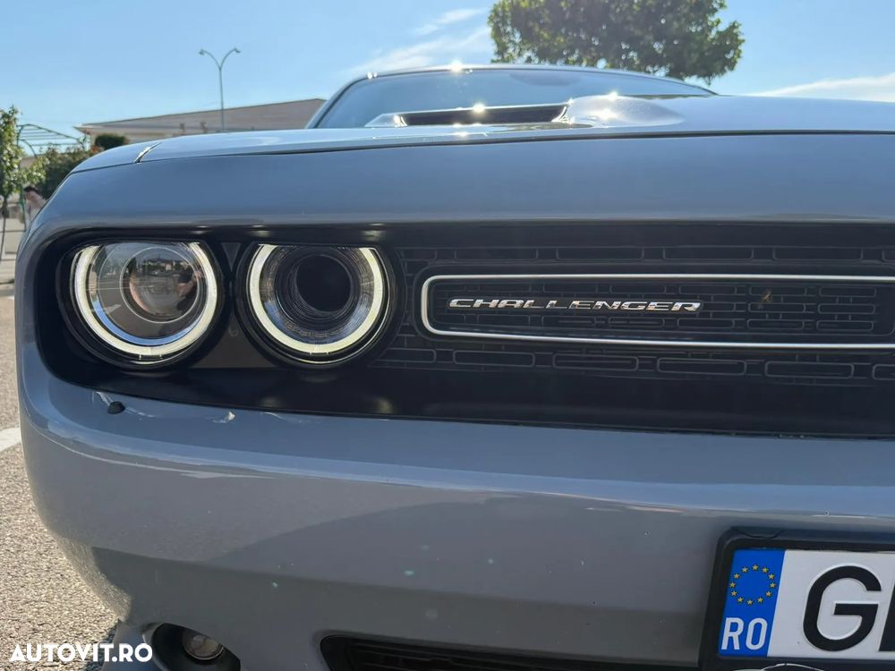 Dodge Challenger - 14
