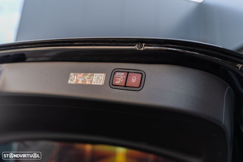 Mercedes-Benz C 300 e AMG Line - 32
