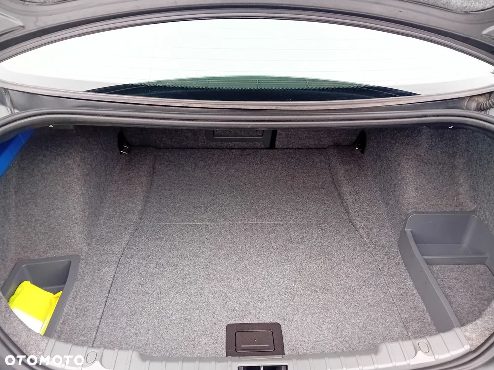 BMW Seria 3 318i Edition Exclusive - 28