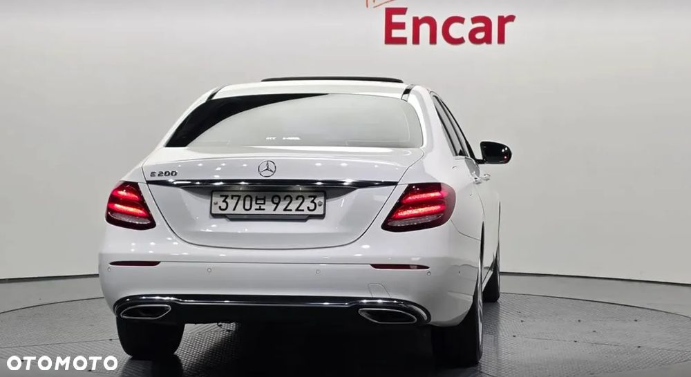 Mercedes-Benz Klasa E 300 9G-TRONIC AMG Line - 4
