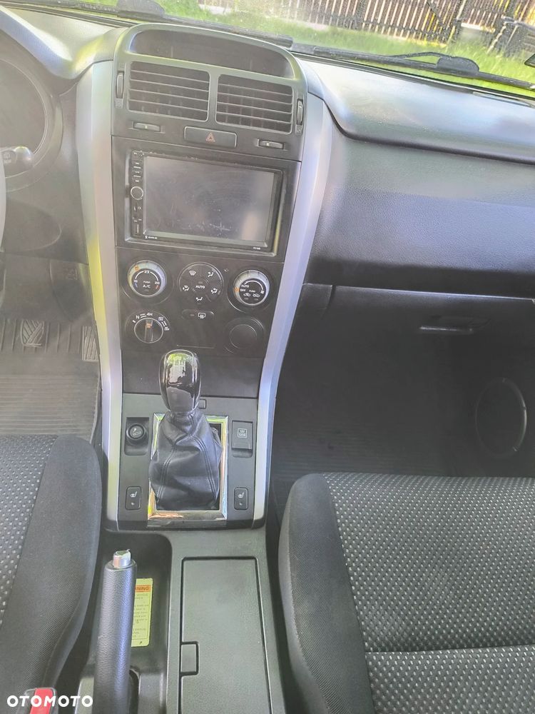 Suzuki Grand Vitara 2.0 - 9