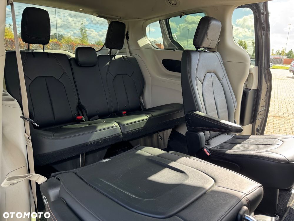 Chrysler Pacifica - 25