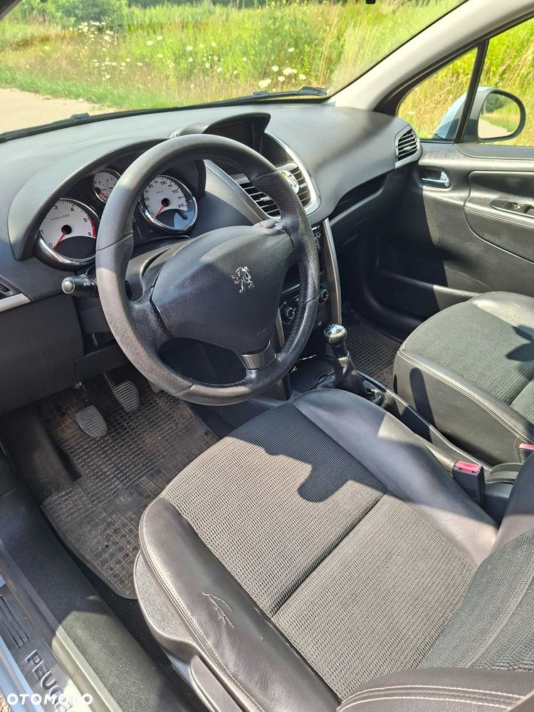 Peugeot 207 2011 photo 5