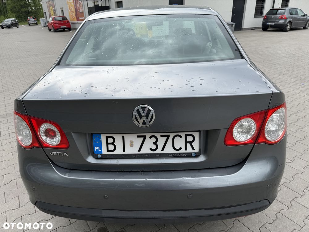 Volkswagen Jetta 1.6 Trendline - 8