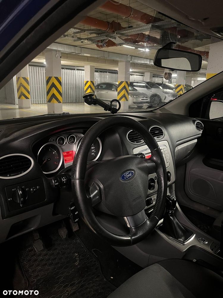 Ford Focus 1.6 Ti-VCT Ghia - 10