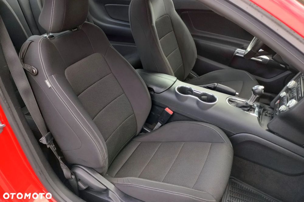 Ford Mustang 3.7 V6 - 16