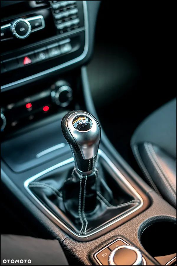 Mercedes-Benz Klasa A 180 (BlueEFFICIENCY) Urban - 27