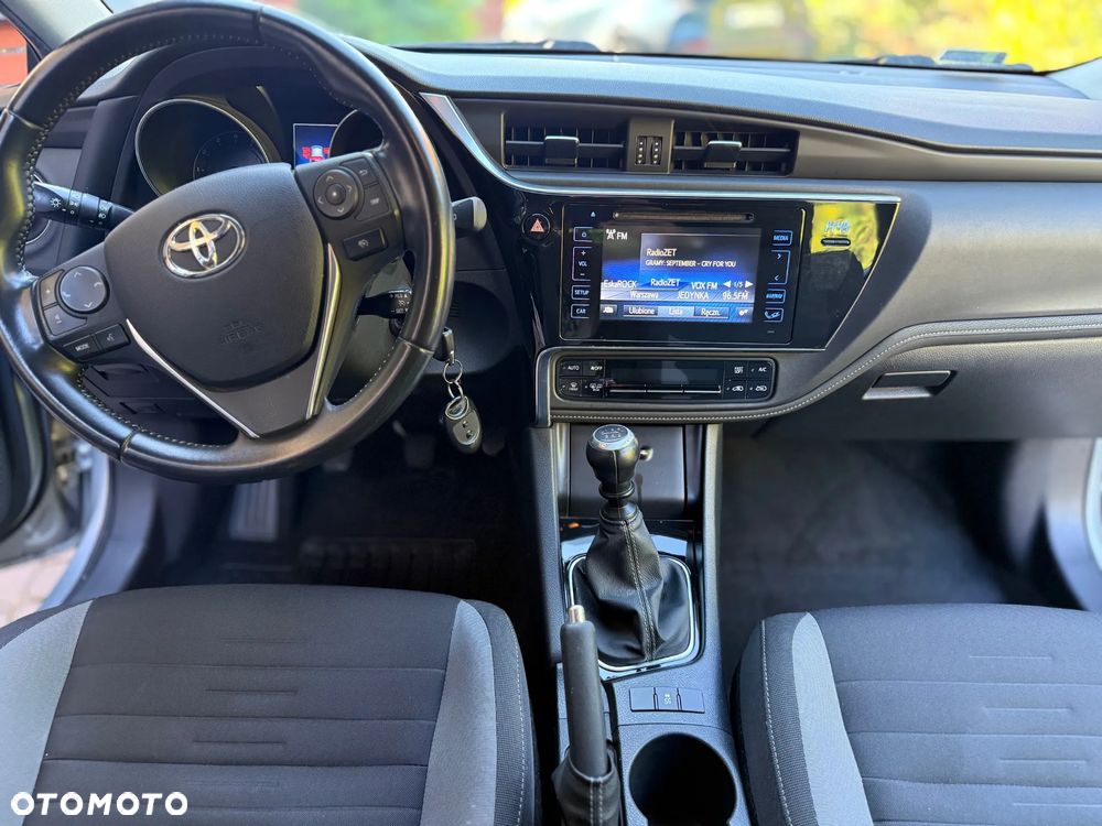 Toyota Auris 1.6 Premium - 5