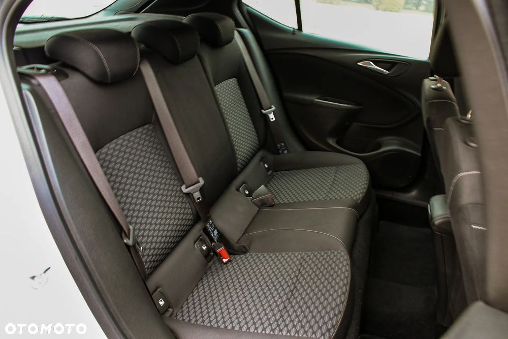 Opel Astra 1.2 Turbo Elegance - 27