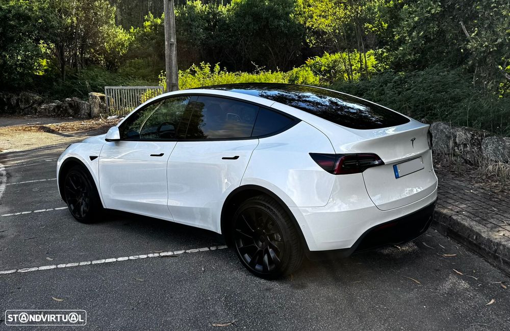Tesla Model Y - 2