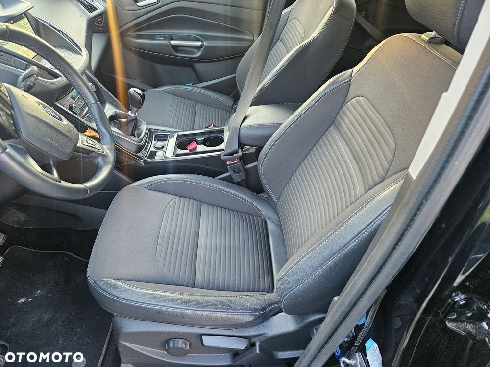 Ford Kuga 1.5 EcoBoost 2x4 Titanium - 23