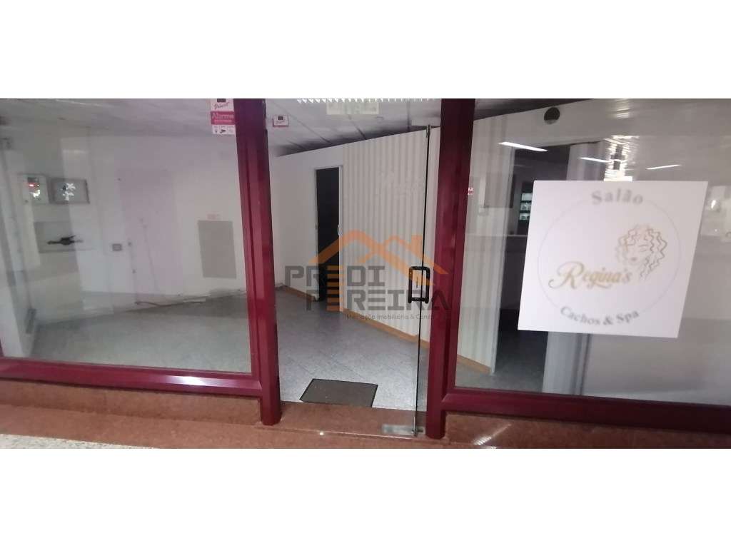 Loja disponível, situada no Centro Comercial do Chapim! - Grande imagem: 3/22