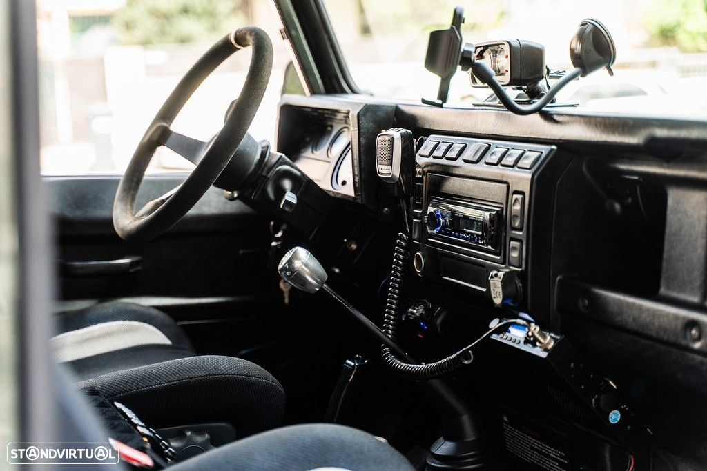 Land Rover Defender - 27