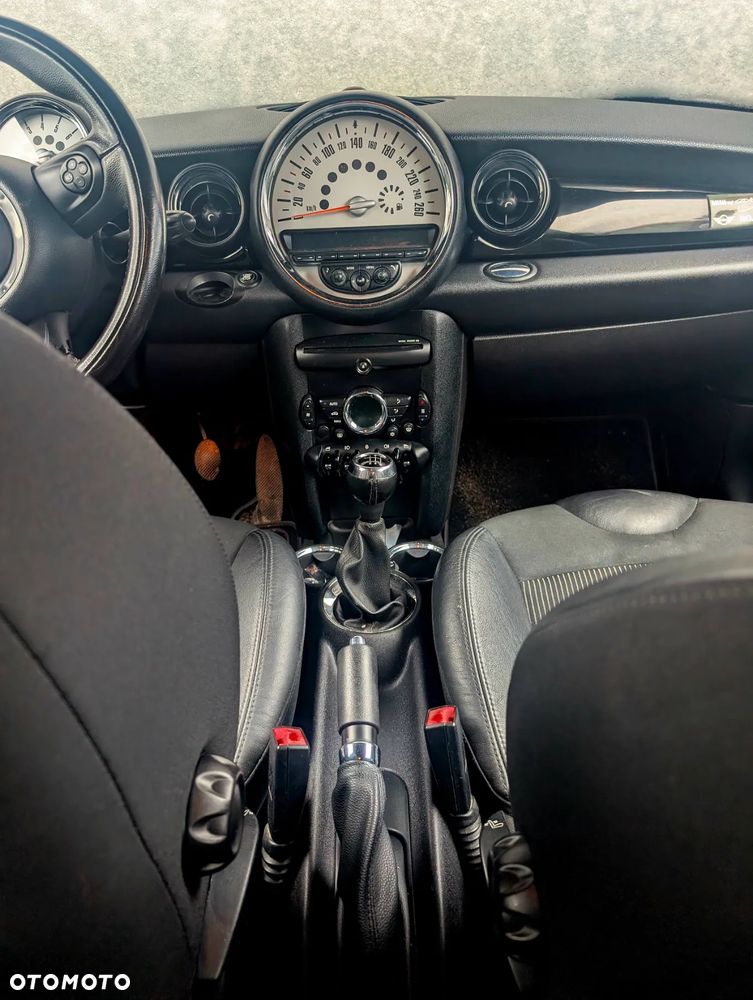 MINI Cooper Standard - 11