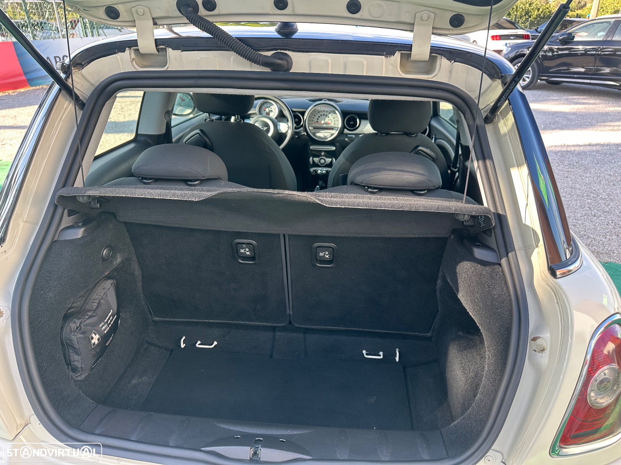 MINI 3 Portas One D - 12