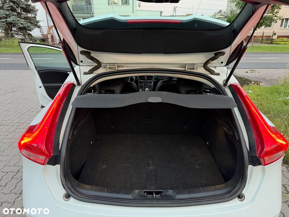 Volvo V40 D4 R Design - 14