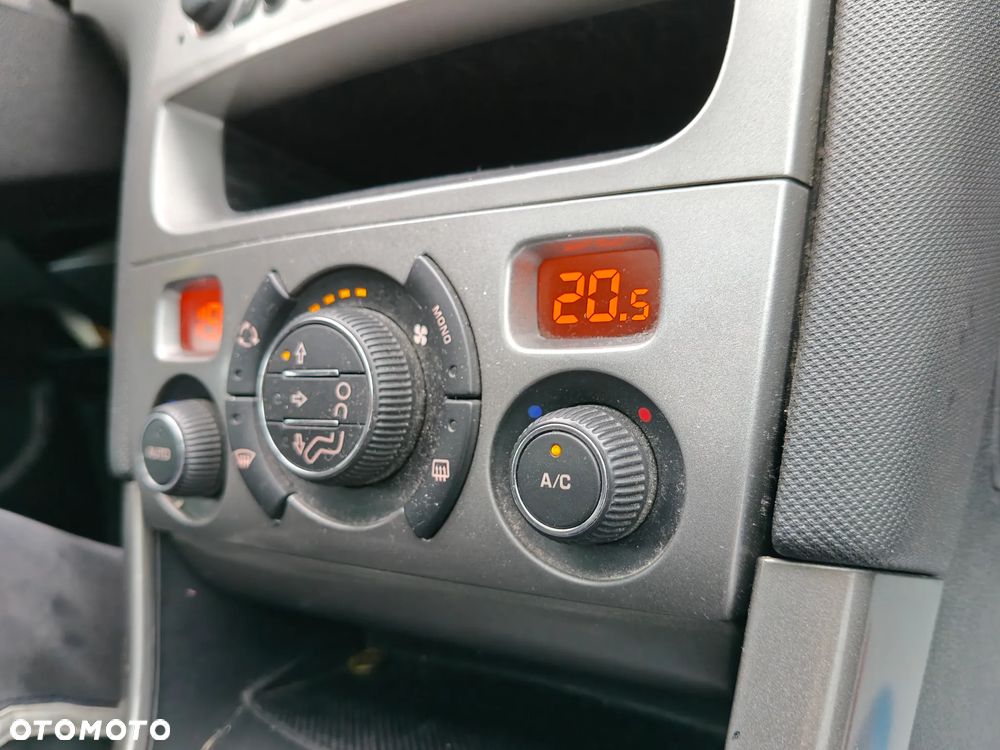 Peugeot 308 1.6 HDi Premium - 33