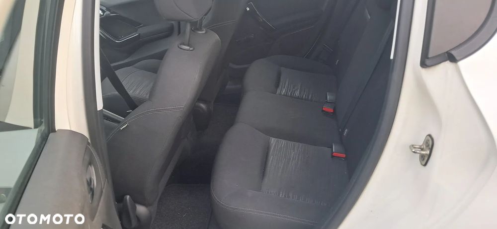 Peugeot 208 - 9