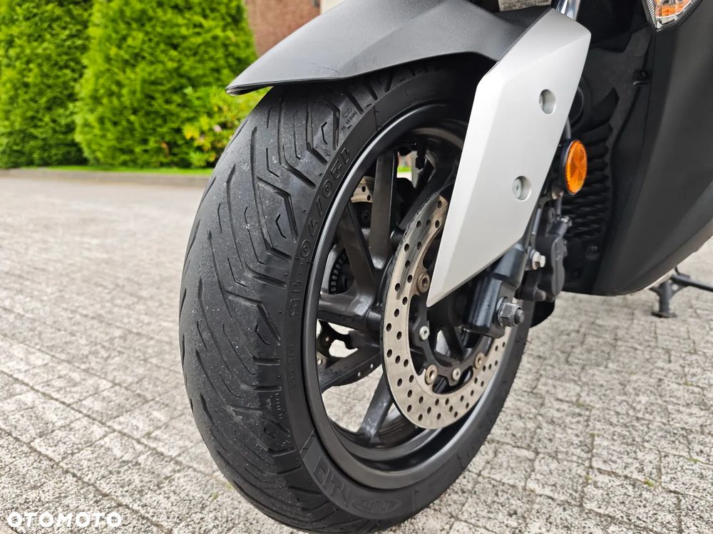 Yamaha X-max - 18