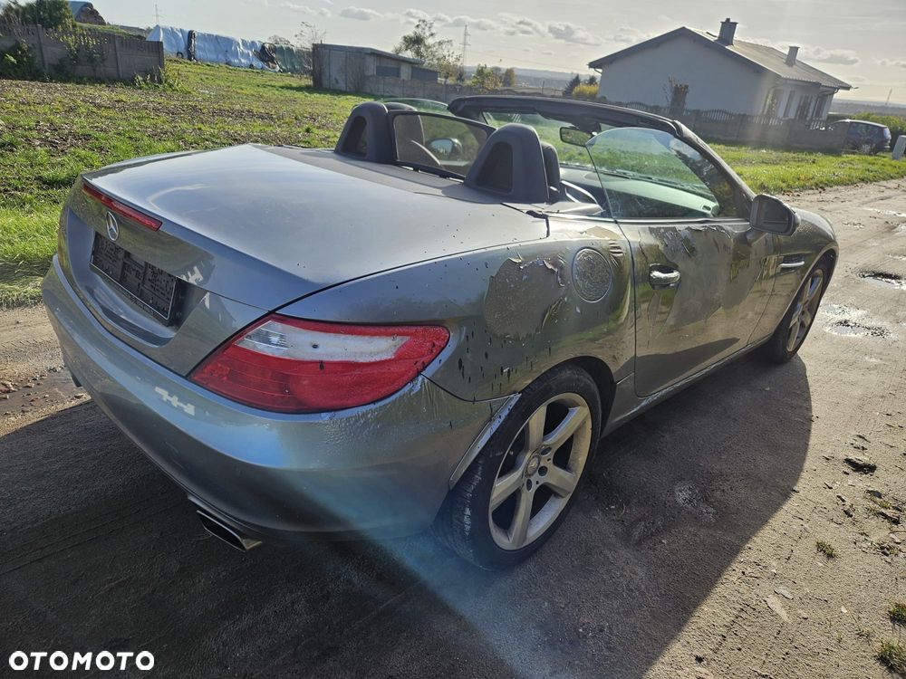 Mercedes-Benz SLK 200 CGI - 25