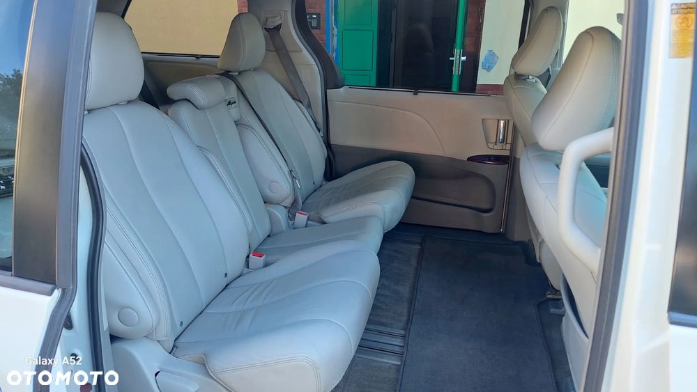 Toyota Sienna - 6