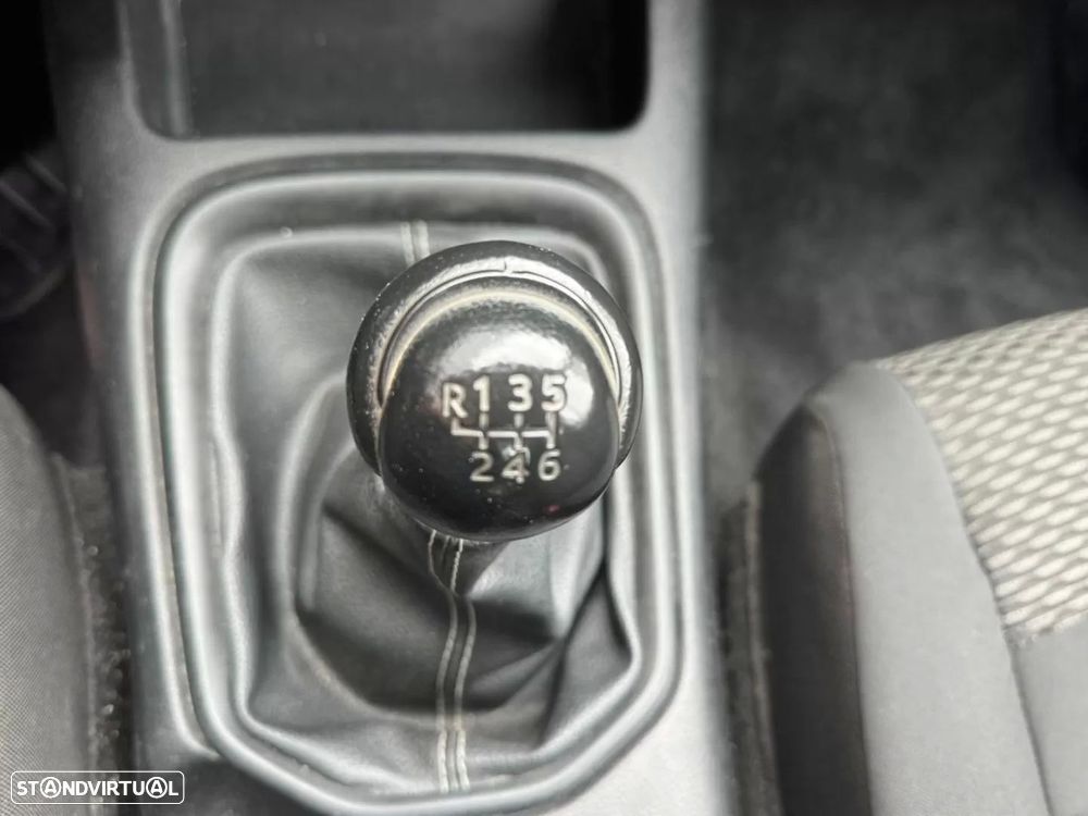 Toyota Hilux 2.4 D-4D 4WD CD CM - 6