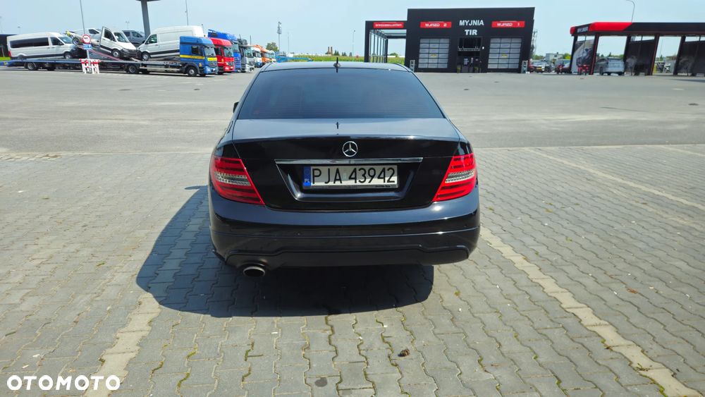 Mercedes-Benz Klasa C 200 CGI BlueEff Avantgarde - 8