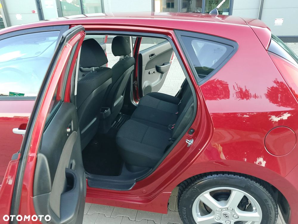Hyundai i30 1.4 Base + - 13
