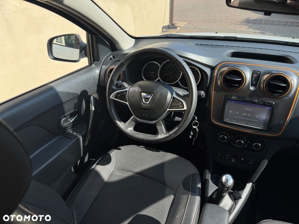 Dacia Sandero TCe 90 Celebration - 13
