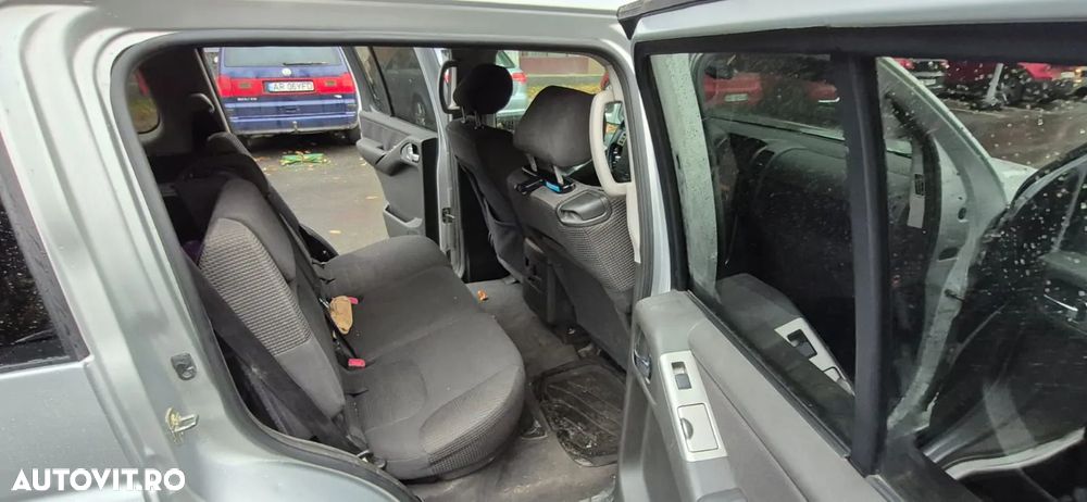 Nissan Pathfinder - 10