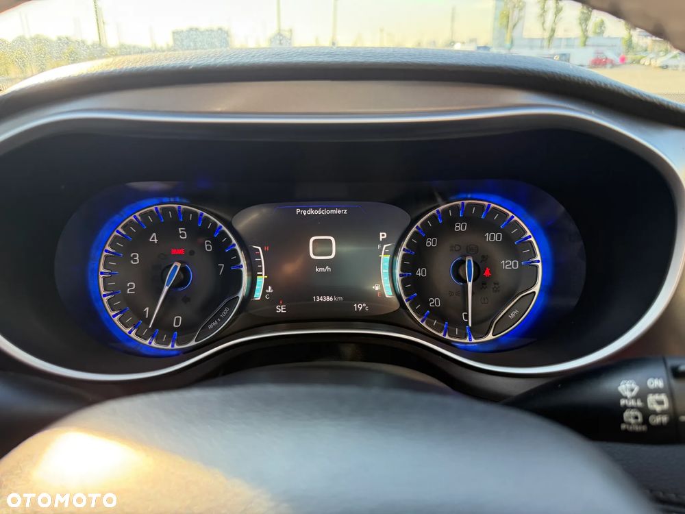 Chrysler Pacifica - 10
