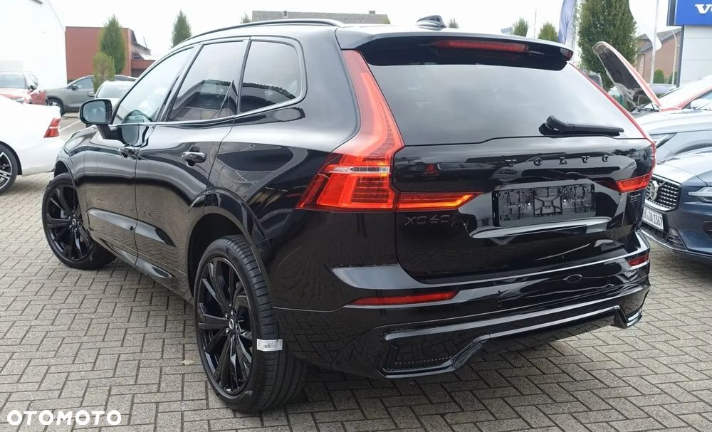 Volvo XC 60 B5 B AWD Plus Black Edition - 4