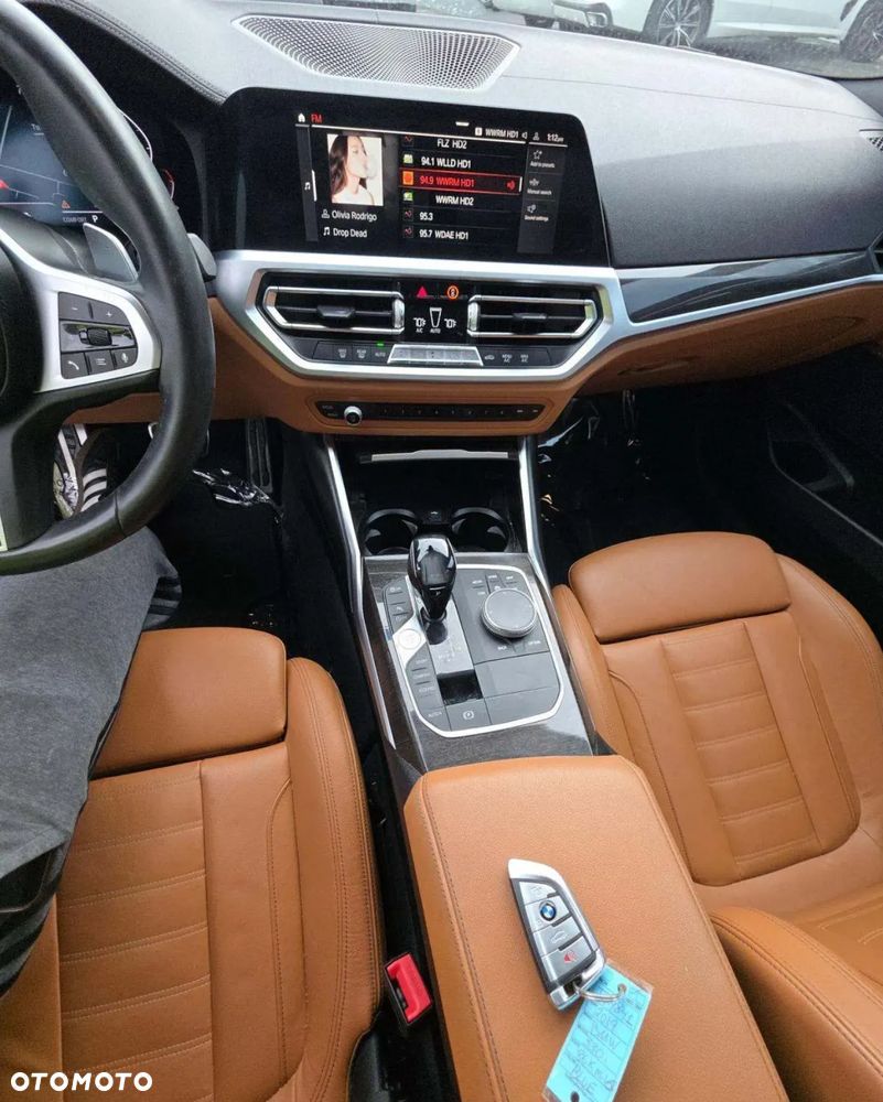 BMW Seria 3 330i xDrive M Sport - 9