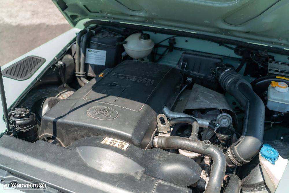 Land Rover Defender - 12