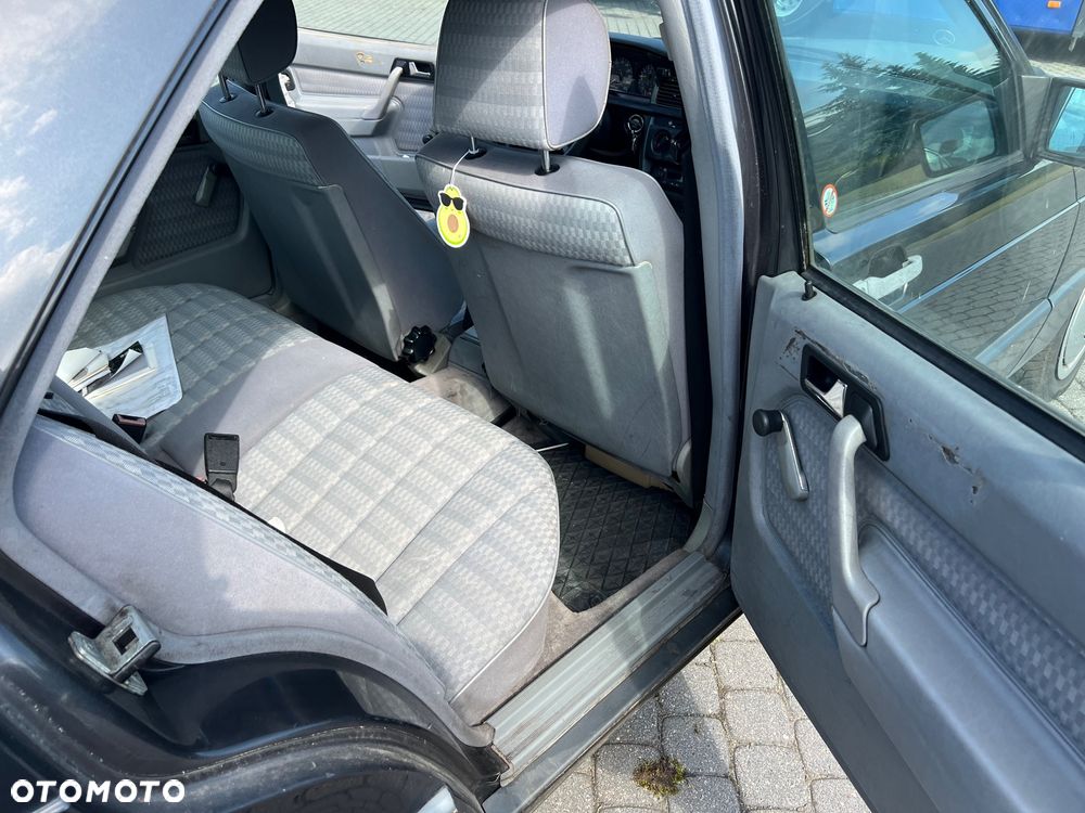 Mercedes-Benz W201 (190) - 15