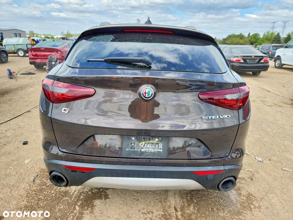 Alfa Romeo Stelvio 2.0 Turbo 16V AT8-Q4 Ti - 6